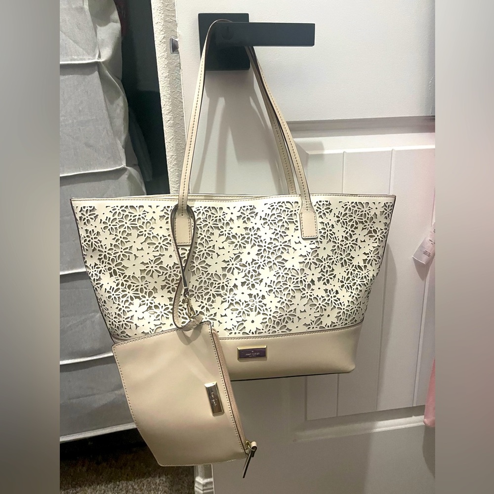 KATE Spade New York Bradford Court Margareta Shoulder Bag Handbag white flowers